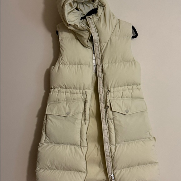 Varley Beige Puffer Vest - Picture 2 of 8